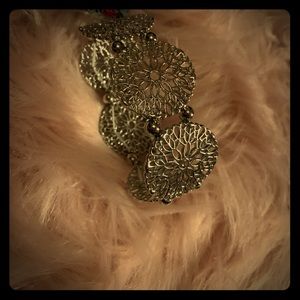 A silver bracelet 🤍